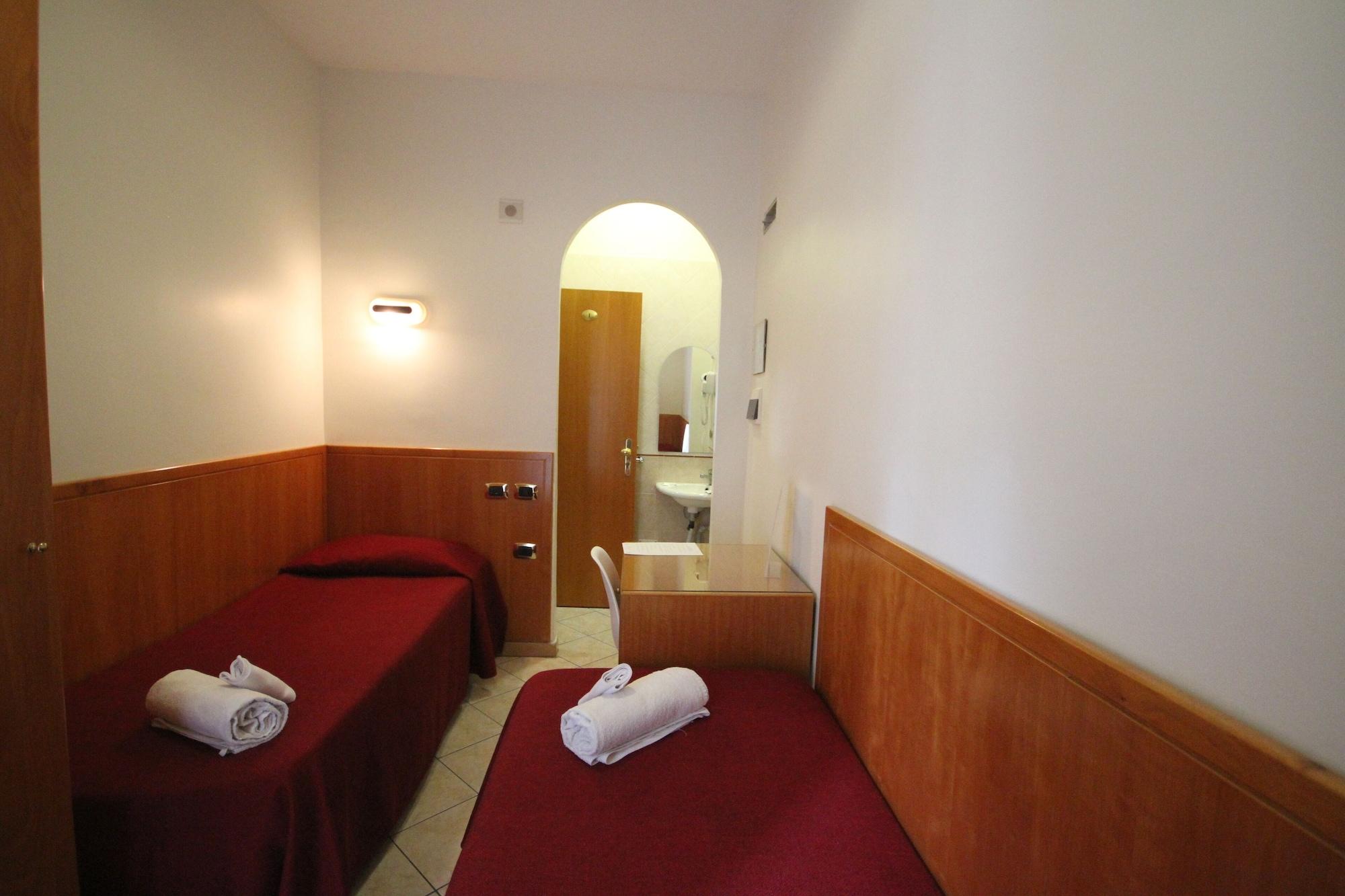 Hotel Zara 2*